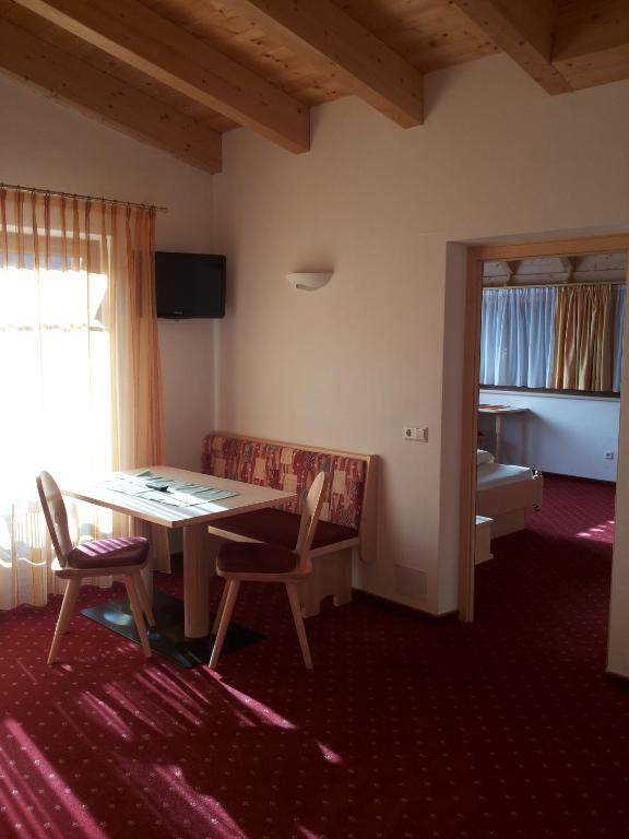 Hotel Laerchenhain San Valentino alla Muta Ruang foto
